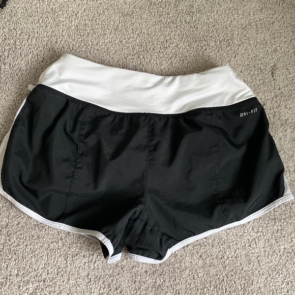 Nike dry fit athletic shorts - Picture 2 of 2